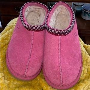 Kids size 4 ugg slippers